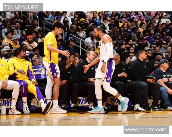 2000年湖人与国王的激烈对决回顾与赛季精彩瞬间分析